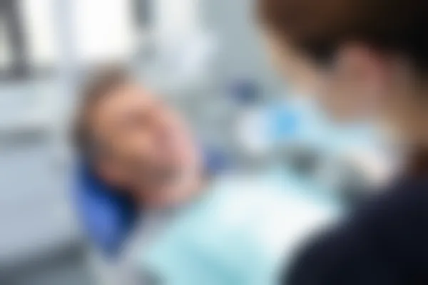 成都高新瑞祥口腔门诊部口腔修复优惠价：原价3000元起，现仅需2500元起，优质服务等您来享，机会难得！