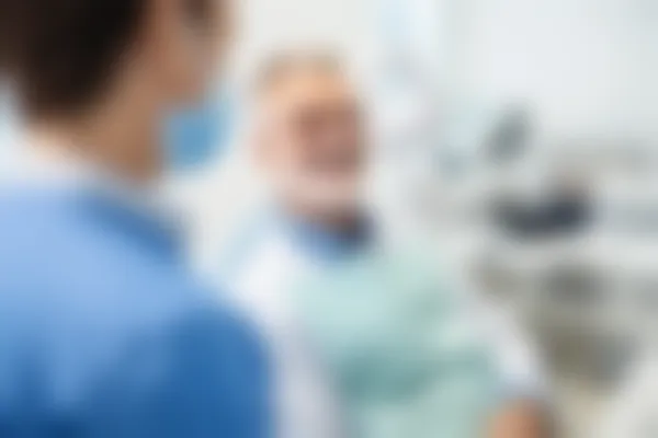 天智口腔门诊部在广东中山推出烤瓷牙优惠活动，价格仅需2500元起，原价3000元起，抓住这个难得的机会，享受高性价比的口腔护理服务！