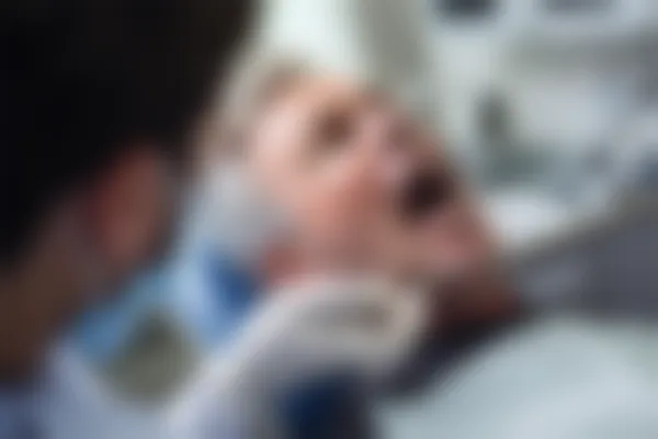 池州安美口腔门诊部正规吗？真实分享让你了解池州牙齿矫正与种植牙的选择