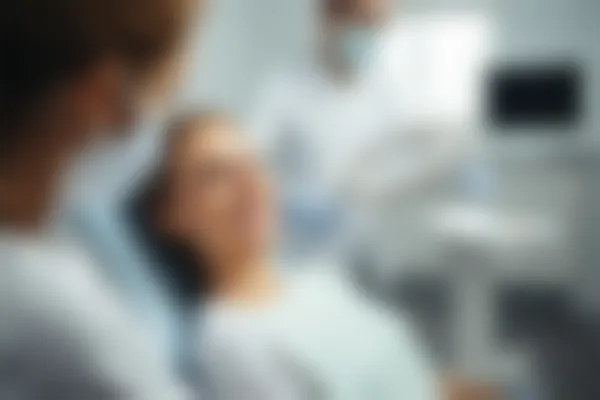 洗牙的过程是怎样的？洗牙视频展示了哪些关键步骤？