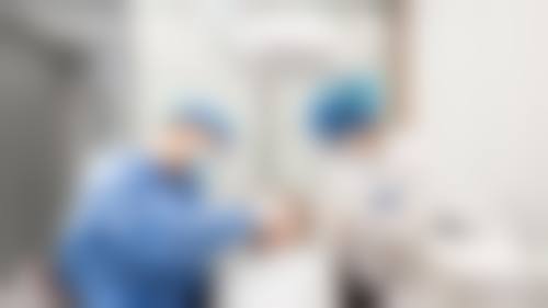 海口曾转口腔科诊所地理位置便于到院。