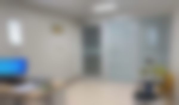 特色科室与项目:眼科诊疗与美容整形双优
