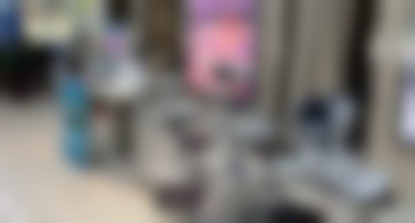 仲恺雷诺眼科门诊部医生团队经验稳定。
